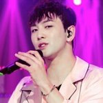 [강동호] <b>분홍</b> 옷도 잘 어울리면 어쩌자는거야