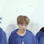 [워너원] 엄마한테 혼나는 동안 바닥<b>모양</b>이나 봐야지