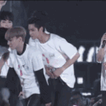 소시랑 친목하는 유노윤호 피지컬 .jpgif