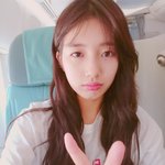 수지 인스타에 올라온 비행기안 사진 <b>세젤예</b>