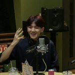 [백현] <b>막내</b>한테 가위~ 이겨서 넘나리 좋아하는 백현이 ㅋㅋ