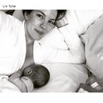 친근감 터지는 해외 <b>셀럽</b>들의 노메이크업 비주얼