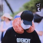 [시우민] 시우민 뮤뱅출근했는데 <b>목베개</b> 하고 감 ㅋㅋㅋㅋ