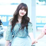 요새 <b>예린</b> 살 빠지고 여성스러워졌어 !