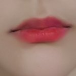 입술을 크게 만들어 보았다..