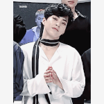 [시우민] 시우민 어제 골드 메탈 <b>네일</b>아트 했대