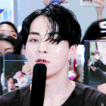 요즘 시우민 미모 지린닫ㄷㄷㄷㄷㄷ. <b>gif</b>