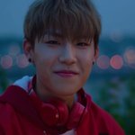 [워너원] <b>우진</b>이 이 귀걸이 꽂혔나봄