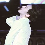 날카로운 <b>눈매</b>가 매력인 남돌