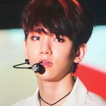[백현] 백현이 <b>플뷰</b> 너무 예뻐 ㅠ