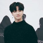 시사회갔다가 영화보고 많이 운 듯한 아이돌