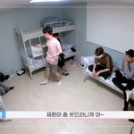 [워너원] <b>배진영</b> 눈에 뭐 쓰고있는거 뭐잉?