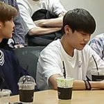 [워너원] <b>진영</b> 기웃기웃 모먼트 귀여워...