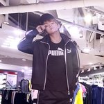 [방탄소년단] 여러 <b>매장</b>에서 존잘 외모 자랑하는 태형이ㅋㅋ