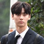 [워너원] 아니 황민현은 진짜 <b>황제</b>야?;;;