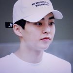 [EXO] 시우민 그새 살<b>찜</b>