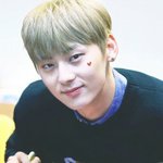 [뉴이스트] 얘들아 <b>민현</b>이 사진을 뿌리자!