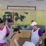 바지가 지멋대로 내려가는 이광수ㅋㅋㅋㅋㅋㅋㅋㅋㅋ.<b>gif</b>