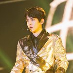 [EXO] 리팩 <b>전쟁</b>이라 군복?입다가 시상식때 금색제복