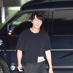윤시윤 최고의 <b>한방</b> 종방연 올블랙 패션 굿굿
