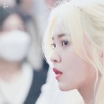 <b>상큼</b>한 레몬향 날 것 같은 여돌