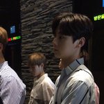 [황민현] 우리황 목격짤(+<b>녹음</b> 현장 비하인드)