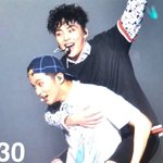 [시우민] 시우민 오늘도 동생 등에 업혀서