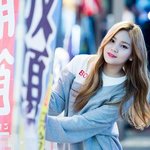 여자친구 <b>엄지</b>의 여성스러운 어깨라인~