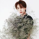 <b>현실감</b> 없는 외모의 男돌