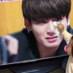 [방탄소년단] 정국이 <b>눈물</b> 닦아주는 애기