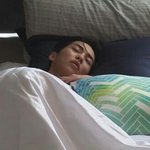 [EXO] 잘때도 존잘인 민석이 보고 다들 <b>힘내라</b>