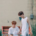 [EXO] 엑소팬들 데뷔한 지 1달도 안 된 신인한테 <b>열폭</b>봐..;