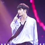 [뉴이스트W] <b>무대</b> <b>위아래</b> 갭차이 심한 연예인