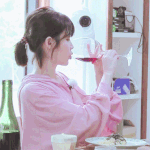 핑크색 투피스 입은 아이유 존예