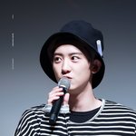 [EXO] <b>박찬열</b> 모자에 야광봉 ㅋㅋㅋㅋㅋㅋㅋㅋ