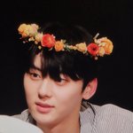 [황민현] 화관쓴 <b>민현</b>