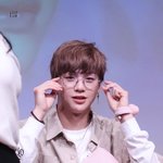 [강다니엘] 떴다! 안경 고화질!!!