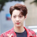 [라이관린] <b>오늘자</b> 개까리한 불명 출근낄
