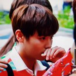 [워너원] <b>지훈이</b> 손 다쳤네 붙순이년들때문에