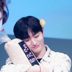 [윤지성] 그냥 힘내라고 적고가