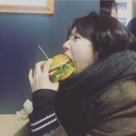 너네라면 폰 바꾼다 vs 아니다 더 쓴다