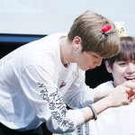 [워너원] 다니엘이 물쏟은 사진 박지훈 <b>시강</b> ㅋㅋㅋ