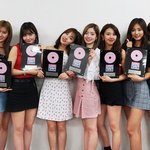 트와이스 플래티넘 앨범 인증했네요..