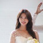 <b>웨딩</b>드레스 입은 거 ㄹㅇ 예쁘다.....