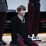 [워너원] 강다니엘 의상질문!!!