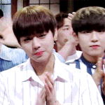 [박우진] 왜막상 카메라오니까 <b>옆</b>에봐?!