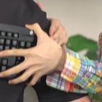 손 예쁜 아이돌 손 사진 좀 ㅠㅠㅠ