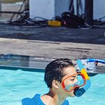 [시우민] 시우민 <b>물놀</b>이 사진에 팬들 합성 ㅋㅋㅋㅋ