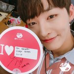 [윤지성] 와 오늘 뮤뱅 <b>천장</b>샷 아니다