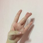 약지와 <b>중지</b>를 비틀어~